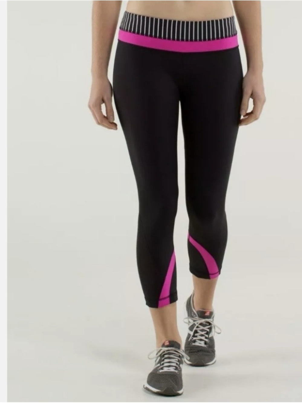 Lululemon Run Inspire Crop II Black Parallel Stripe Blackwhite size 4 retro 2013